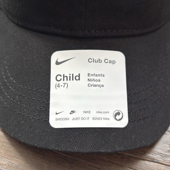 Nike Club Cap Nike swoosh embroidered logo,velcro back,6 vent panel, summer sun - Picture 3 of 10